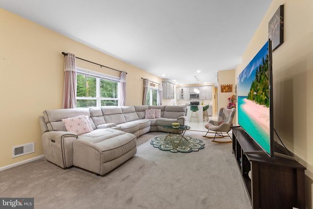15 ARNOLD LN, Robbinsville, NJ 08691