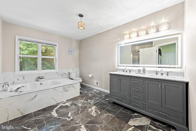 15 ARNOLD LN, Robbinsville, NJ 08691