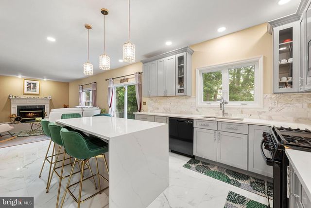 15 ARNOLD LN, Robbinsville, NJ 08691