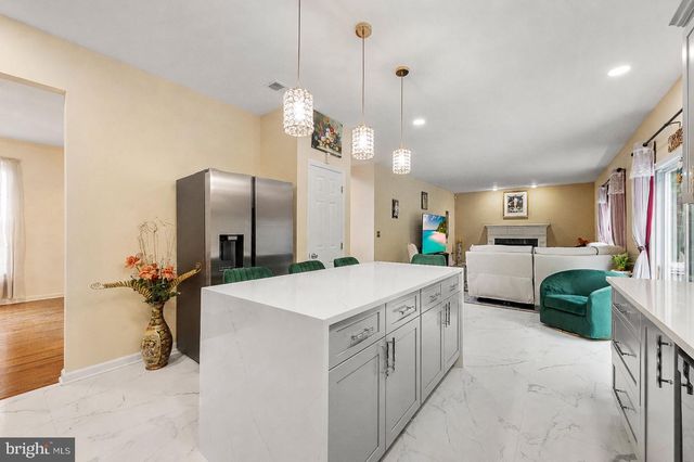 15 ARNOLD LN, Robbinsville, NJ 08691