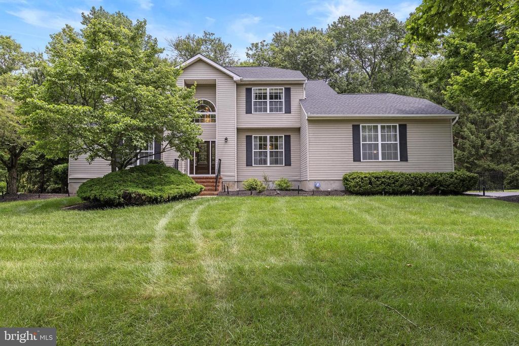 15 ARNOLD LN, Robbinsville, NJ 08691