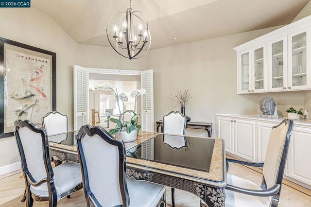 4 Julianna Ct, Moraga, CA 94556