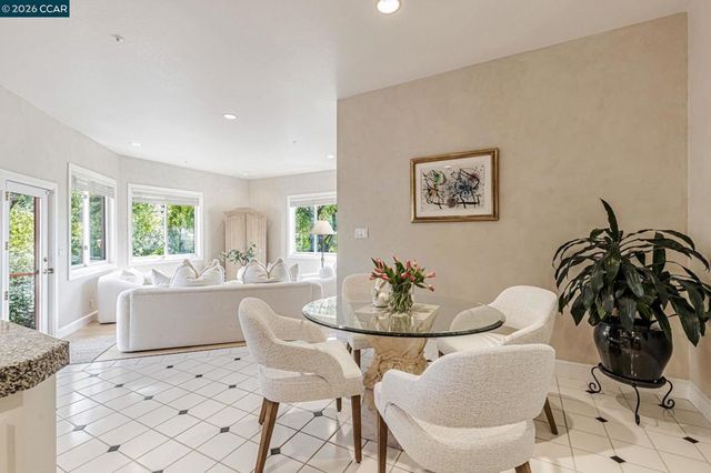 4 Julianna Ct, Moraga, CA 94556