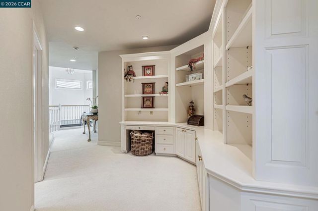 4 Julianna Ct, Moraga, CA 94556