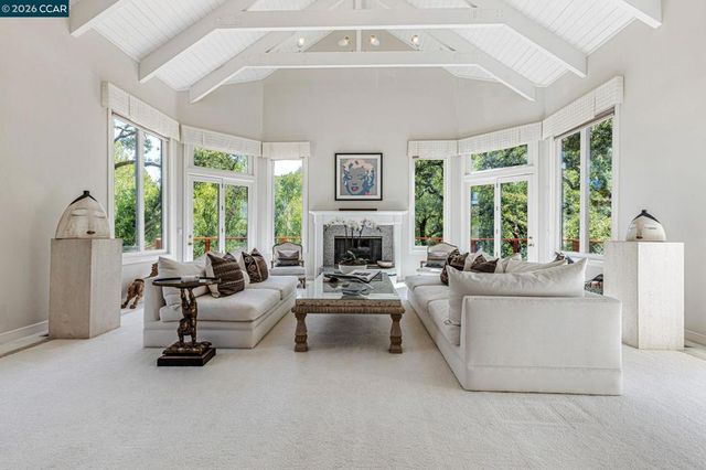 4 Julianna Ct, Moraga, CA 94556