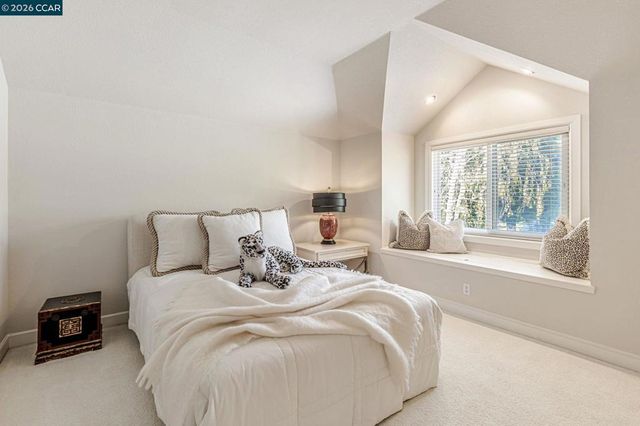 4 Julianna Ct, Moraga, CA 94556