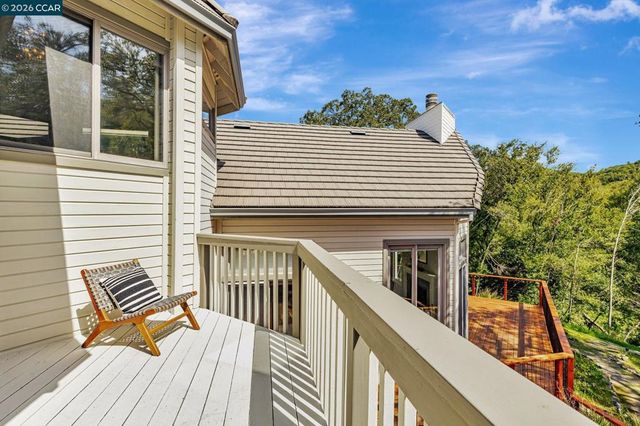 4 Julianna Ct, Moraga, CA 94556