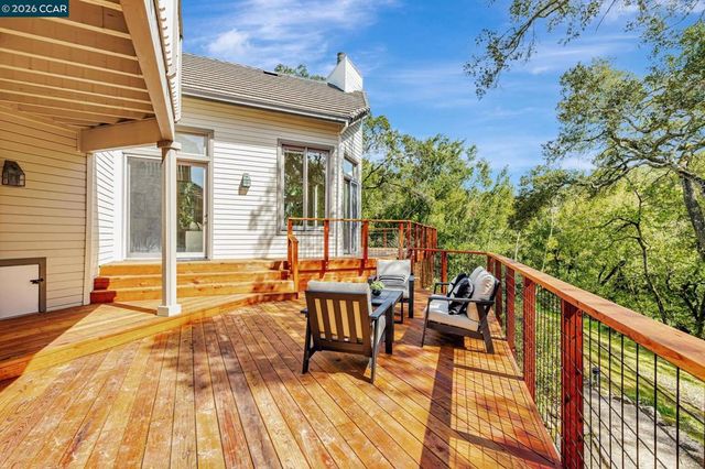 4 Julianna Ct, Moraga, CA 94556