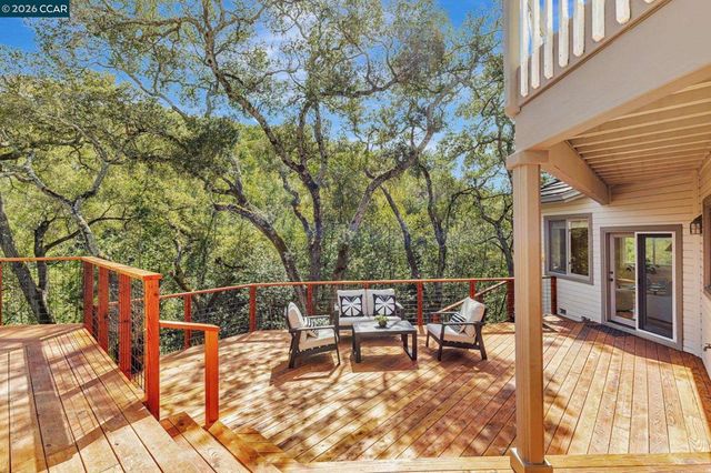 4 Julianna Ct, Moraga, CA 94556