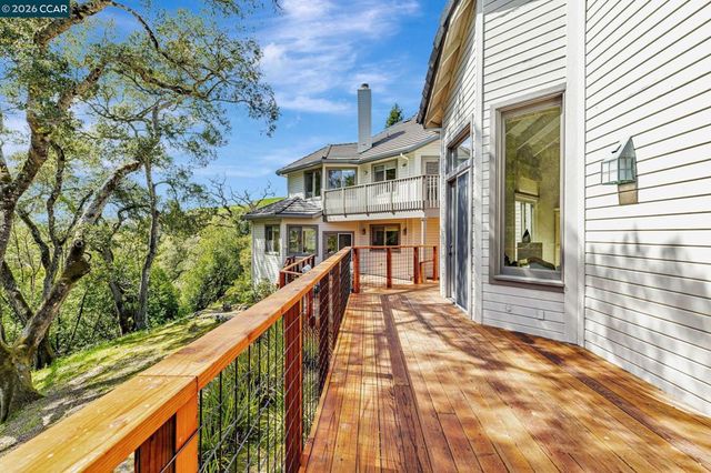 4 Julianna Ct, Moraga, CA 94556