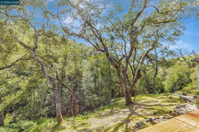 4 Julianna Ct, Moraga, CA 94556