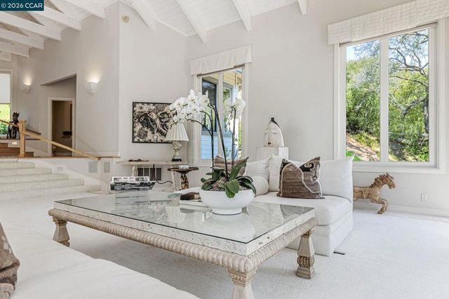 4 Julianna Ct, Moraga, CA 94556