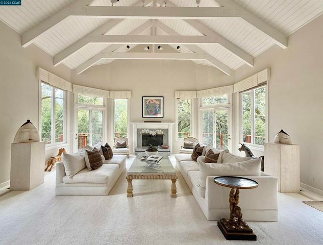 4 Julianna Ct, Moraga, CA 94556