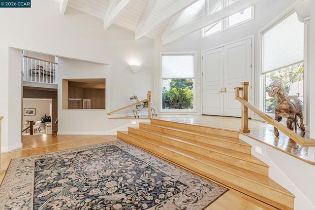 4 Julianna Ct, Moraga, CA 94556