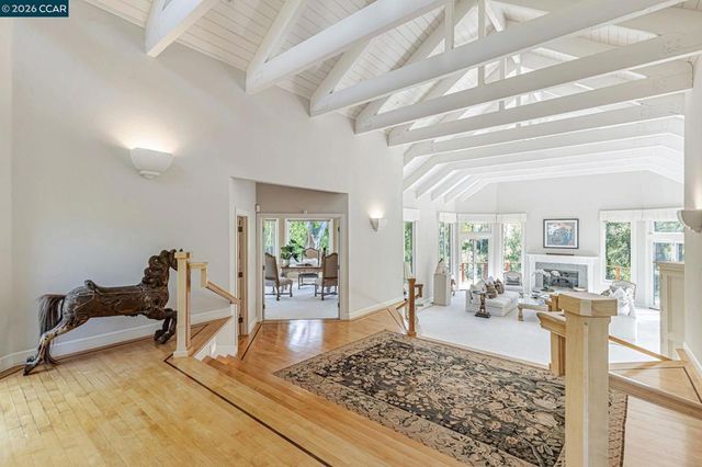 4 Julianna Ct, Moraga, CA 94556