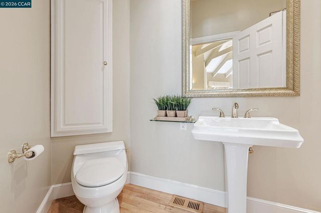 4 Julianna Ct, Moraga, CA 94556