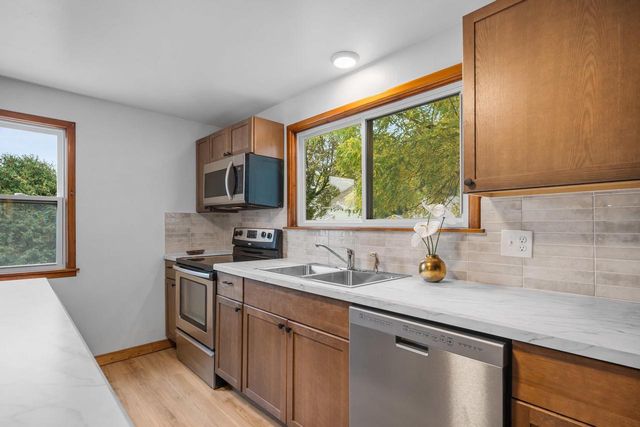 1112 LAWE STREET, Kaukauna, WI 54130