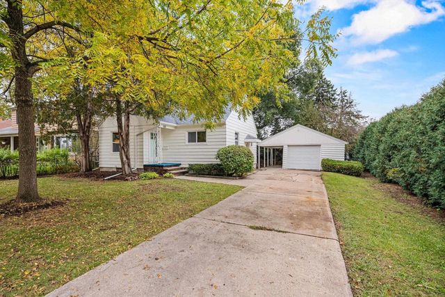 1112 LAWE STREET, Kaukauna, WI 54130