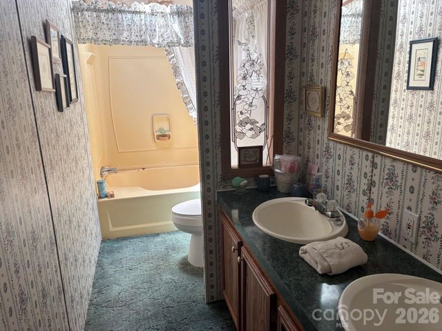 130 Wid Smith Road, Burnsville, NC 28714