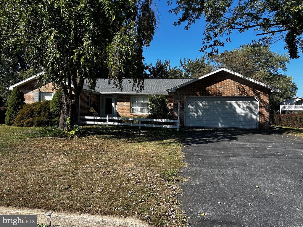 203 CUMBERLAND DRIVE, Carlisle, PA 17013