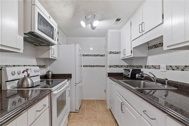 1085 New Haven Drive SW, Marietta, GA 30064