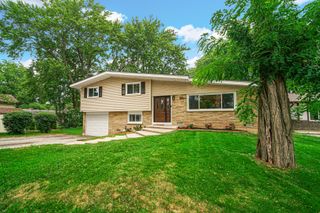 961 N Midlothian Road, Mundelein, IL 60060