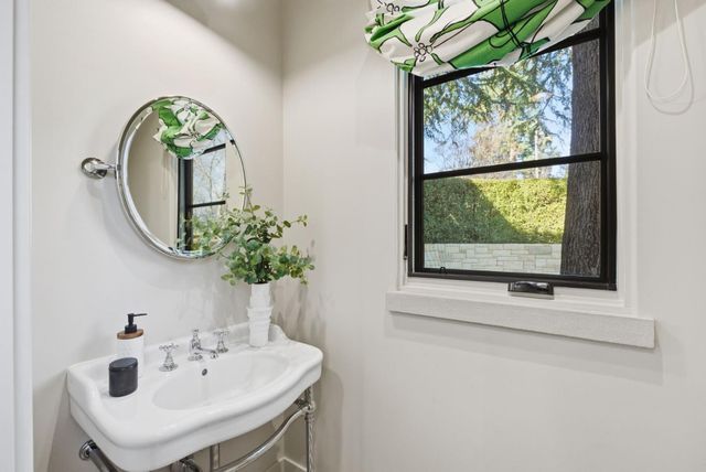 1711 Webster Street, Palo Alto, CA 94301