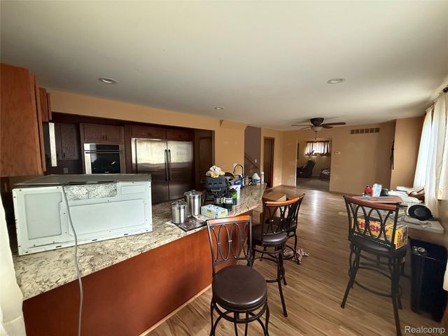 9531 Portage Trail, White Lake Charter Township, MI 48386