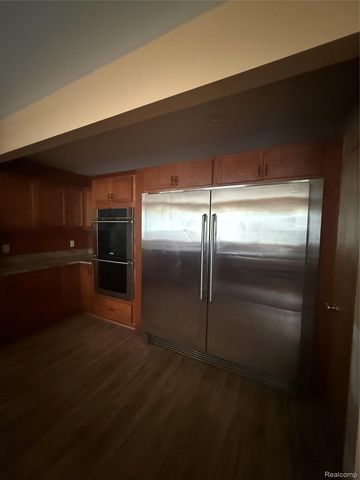 9531 Portage Trail, White Lake Charter Township, MI 48386