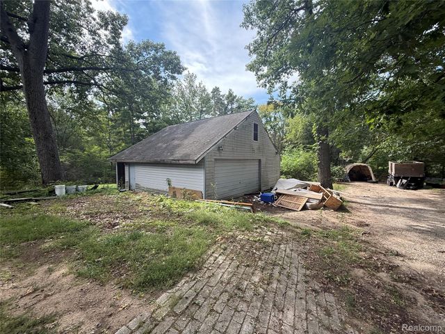 9531 Portage Trail, White Lake Charter Township, MI 48386