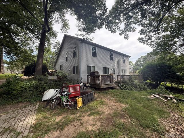 9531 Portage Trail, White Lake Charter Township, MI 48386
