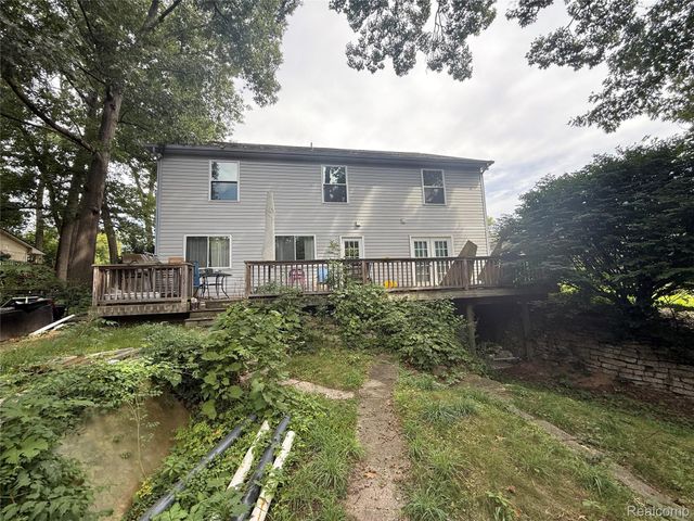 9531 Portage Trail, White Lake Charter Township, MI 48386