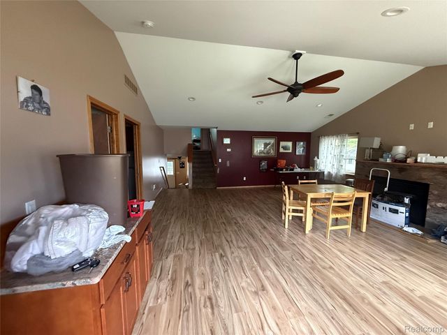 9531 Portage Trail, White Lake Charter Township, MI 48386