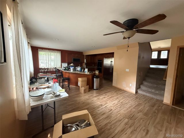 9531 Portage Trail, White Lake Charter Township, MI 48386