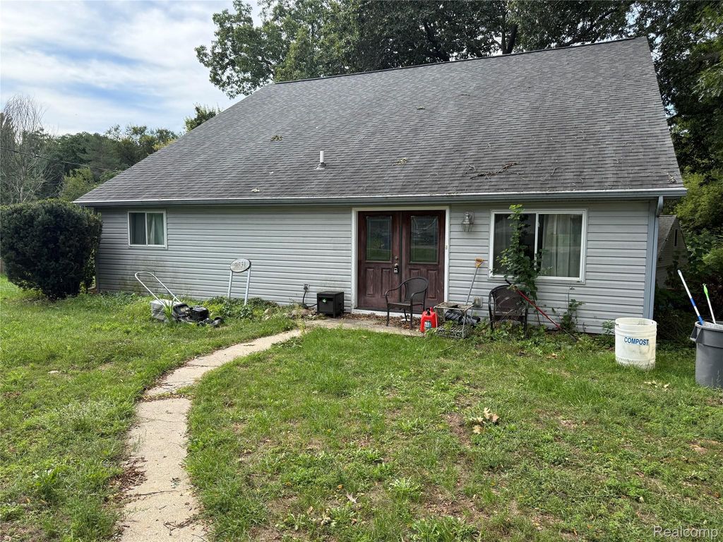 9531 Portage Trail, White Lake Charter Township, MI 48386