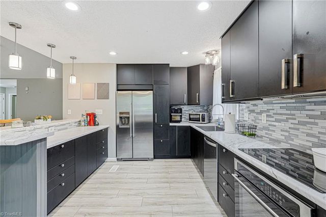 4228 Yeaton Glen Circle, Winston-salem, NC 27107