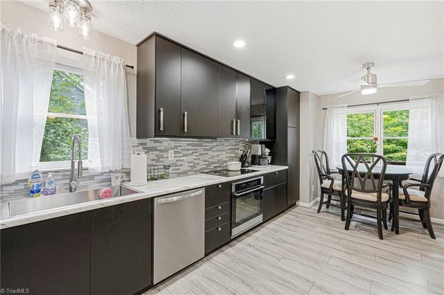 4228 Yeaton Glen Circle, Winston-salem, NC 27107