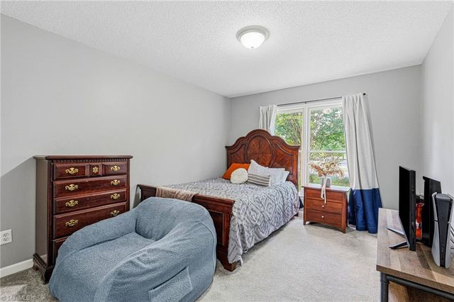 4228 Yeaton Glen Circle, Winston-salem, NC 27107