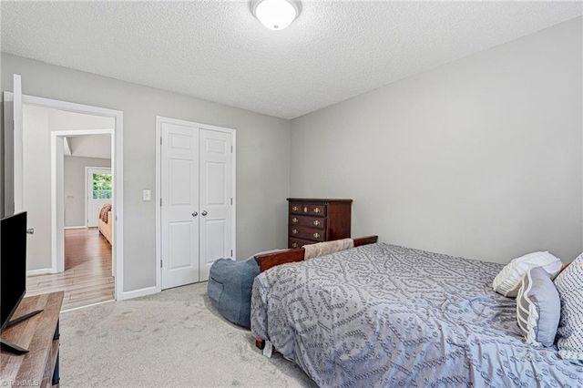 4228 Yeaton Glen Circle, Winston-salem, NC 27107