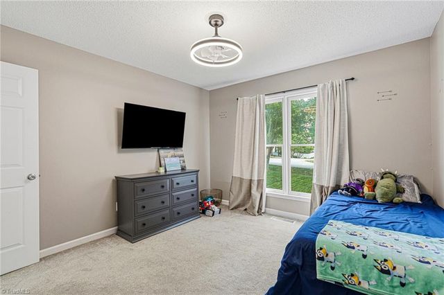 4228 Yeaton Glen Circle, Winston-salem, NC 27107
