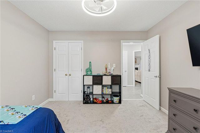 4228 Yeaton Glen Circle, Winston-salem, NC 27107