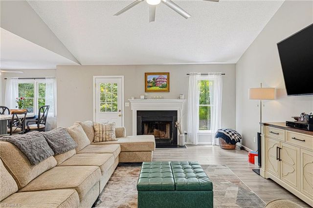 4228 Yeaton Glen Circle, Winston-salem, NC 27107