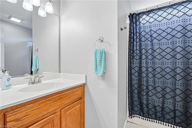 4228 Yeaton Glen Circle, Winston-salem, NC 27107