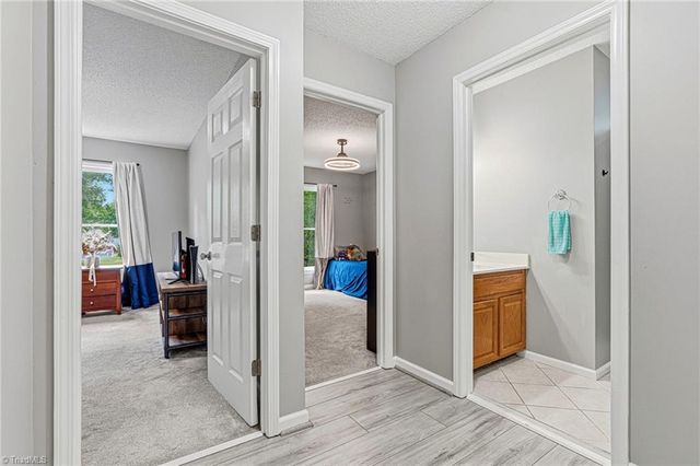 4228 Yeaton Glen Circle, Winston-salem, NC 27107
