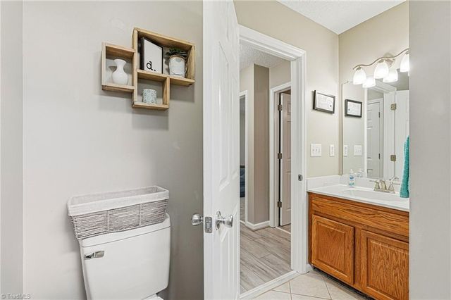 4228 Yeaton Glen Circle, Winston-salem, NC 27107