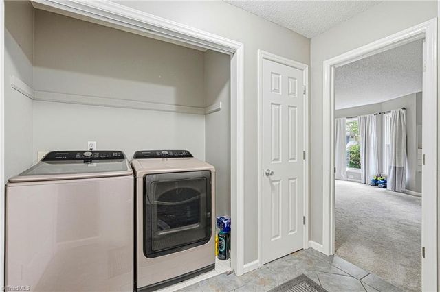 4228 Yeaton Glen Circle, Winston-salem, NC 27107