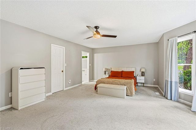4228 Yeaton Glen Circle, Winston-salem, NC 27107