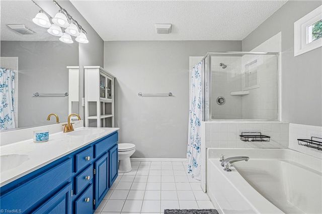4228 Yeaton Glen Circle, Winston-salem, NC 27107