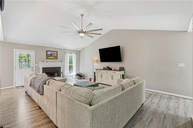 4228 Yeaton Glen Circle, Winston-salem, NC 27107