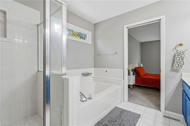 4228 Yeaton Glen Circle, Winston-salem, NC 27107